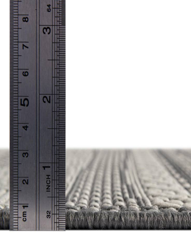 Detail image of 6' x 6' Easy-Clean Border Indoor / Outdoor Round Rug