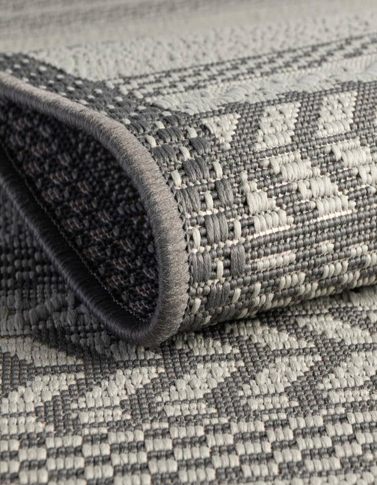 Detail image of 6' x 6'  Washable Border Indoor / Outdoor Round Rug