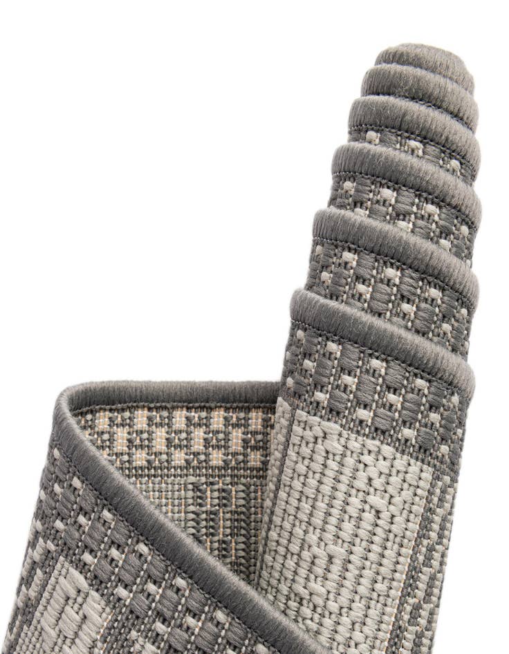 Detail image of 6' x 6'  Washable Border Indoor / Outdoor Round Rug