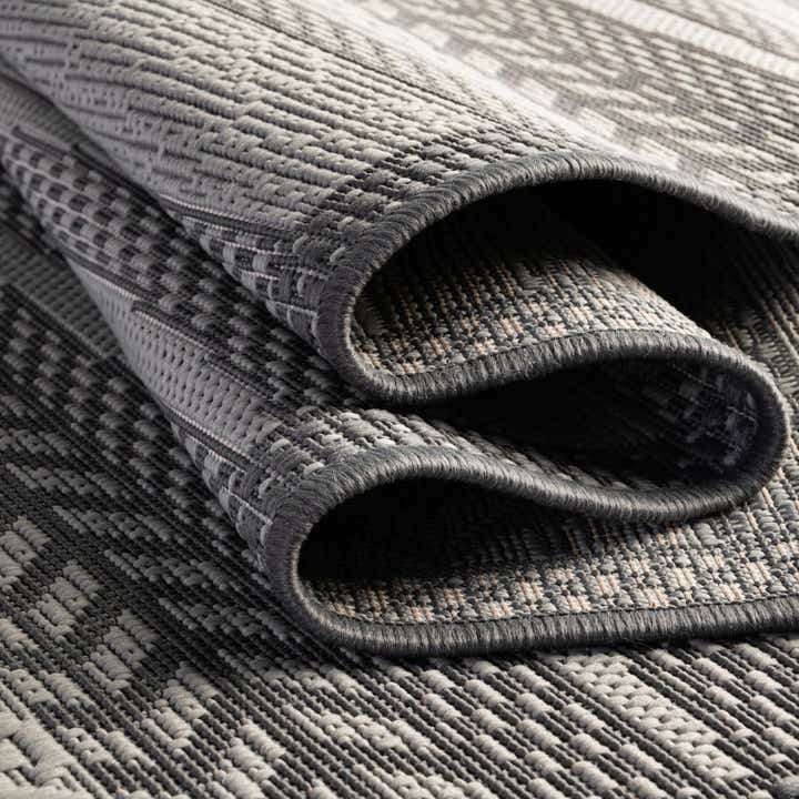 6' x 6' Easy-Clean Border Indoor / Outdoor Round Rug