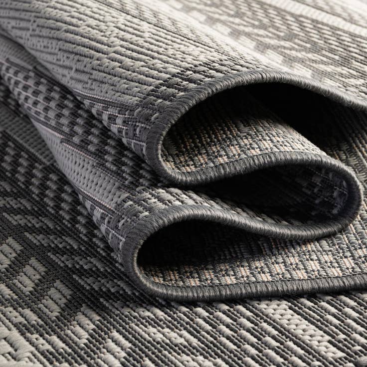 Detail image of 6' x 6' Easy-Clean Border Indoor / Outdoor Round Rug