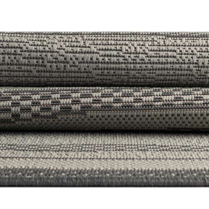 6' x 6' Easy-Clean Border Indoor / Outdoor Round Rug