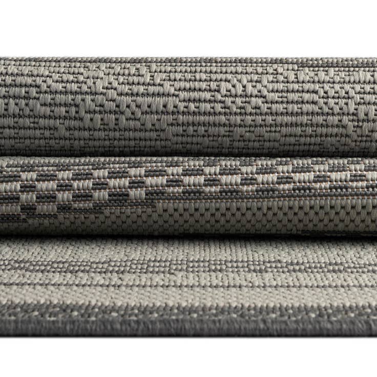 Detail image of 6' x 6' Easy-Clean Border Indoor / Outdoor Round Rug