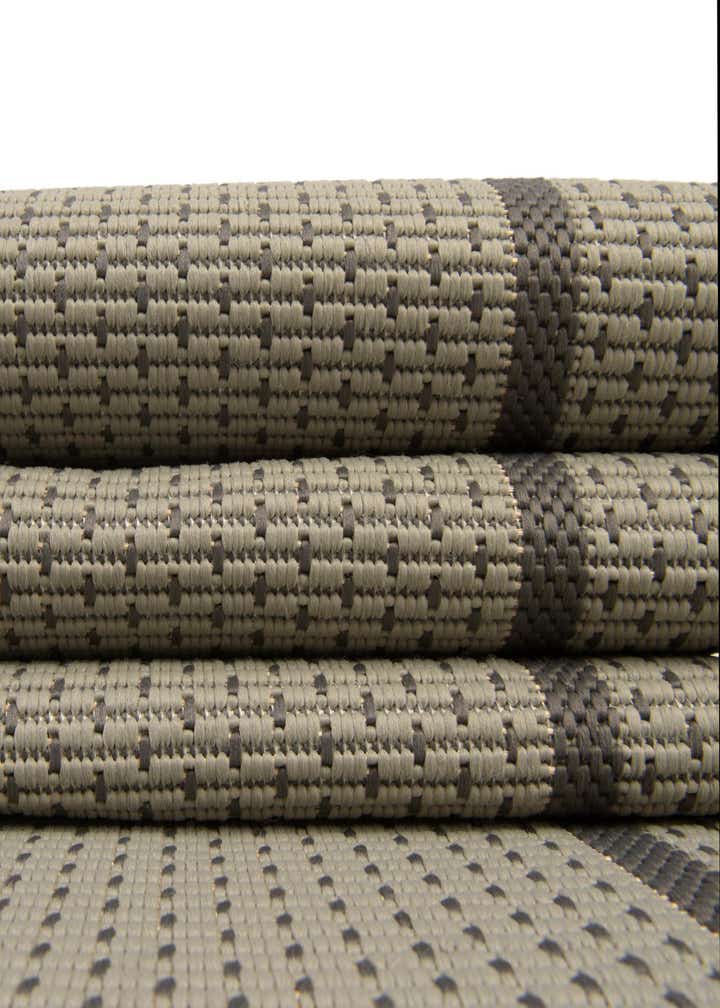 6' x 6' Easy-Clean Border Indoor / Outdoor Round Rug