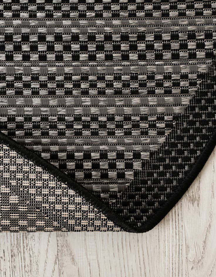 Detail image of 6' x 6' Easy-Clean Border Indoor / Outdoor Round Rug