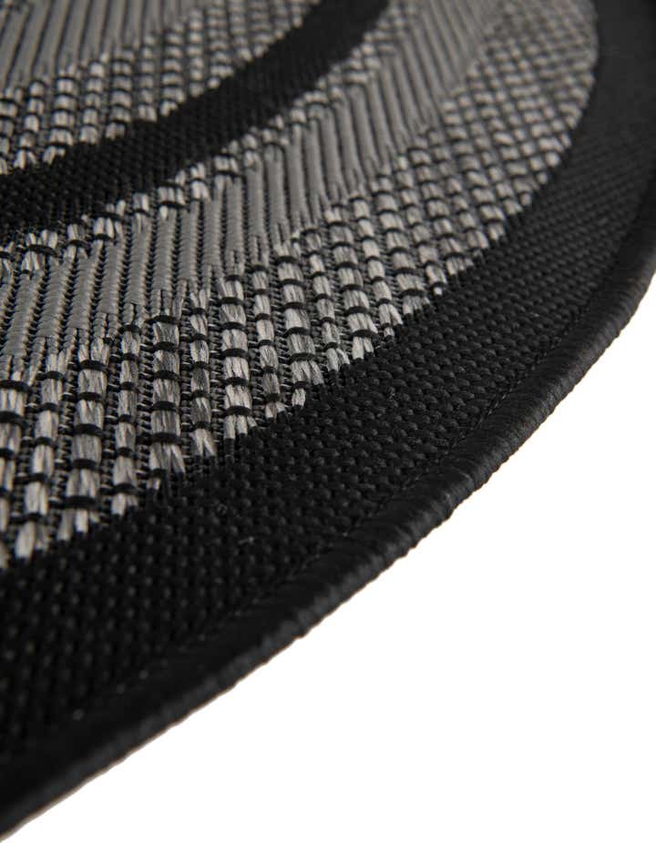 5' 3 x 5' 3 Easy-Clean Border Indoor / Outdoor Round Rug