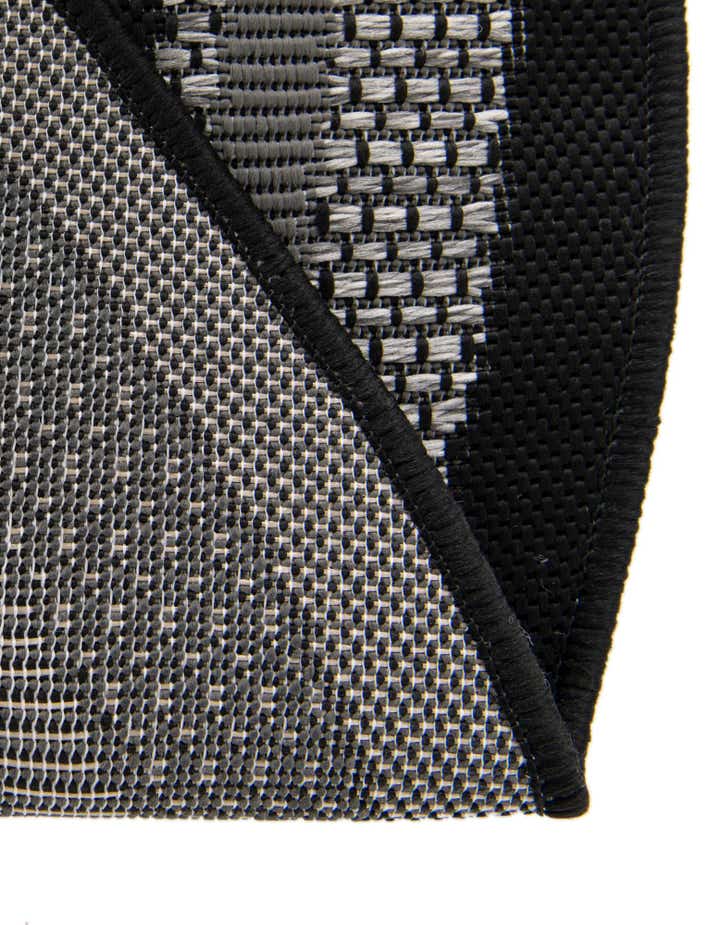 5' 3 x 5' 3 Easy-Clean Border Indoor / Outdoor Round Rug