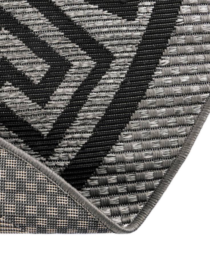 Detail image of 6' x 6'  Washable Border Indoor / Outdoor Round Rug