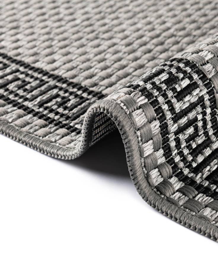 Detail image of 6' x 6'  Washable Border Indoor / Outdoor Round Rug