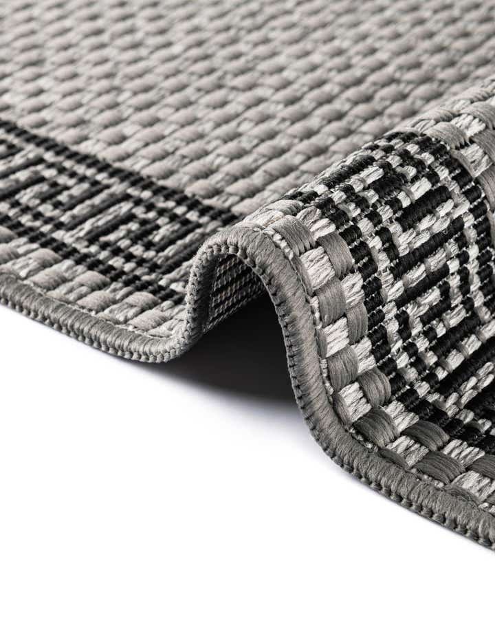 6' x 6' Easy-Clean Border Indoor / Outdoor Round Rug