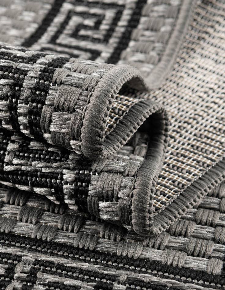 Detail image of 6' x 6'  Washable Border Indoor / Outdoor Round Rug