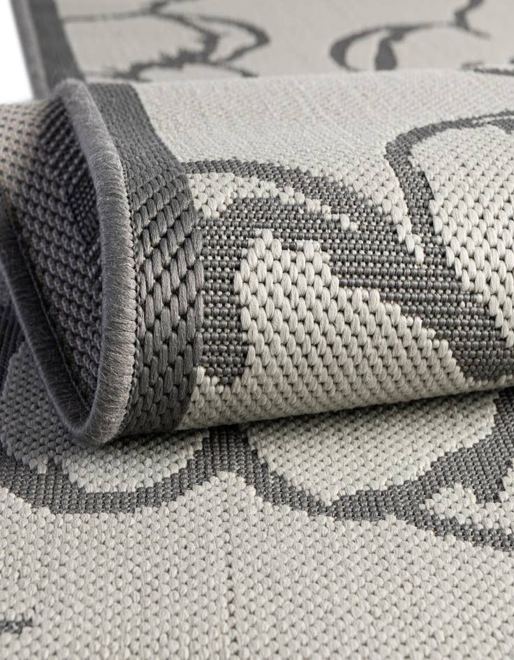 Detail image of 6' x 6'  Washable Botanical Indoor / Outdoor Round Rug