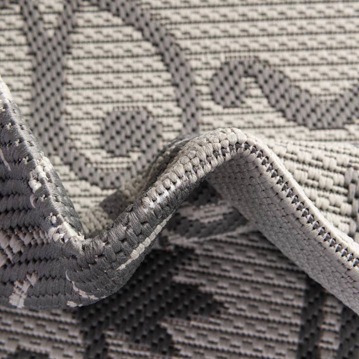 Detail image of 6' x 6' Easy-Clean Botanical Indoor / Outdoor Round Rug
