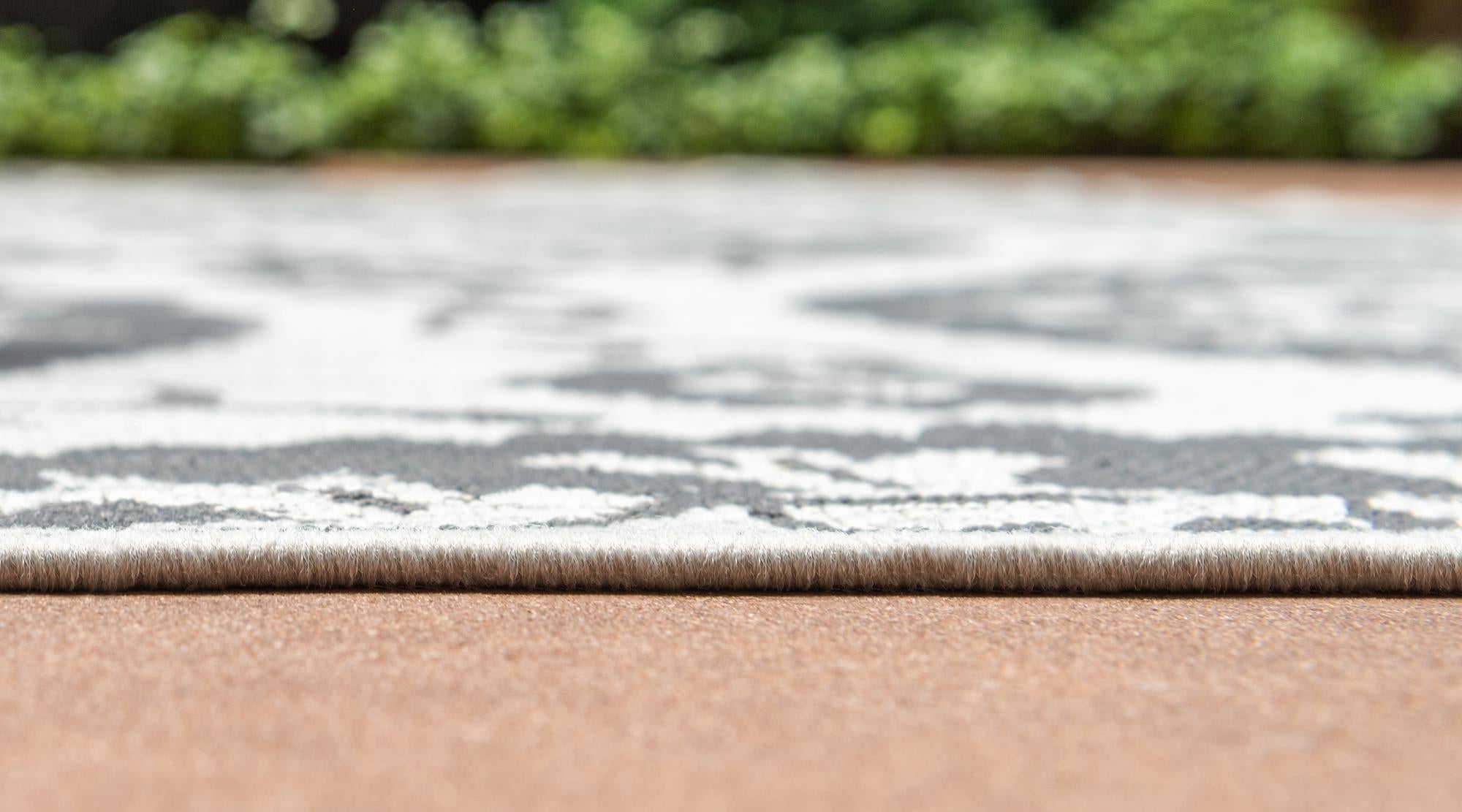 6' x 6' Easy-Clean Botanical Indoor / Outdoor Round Rug