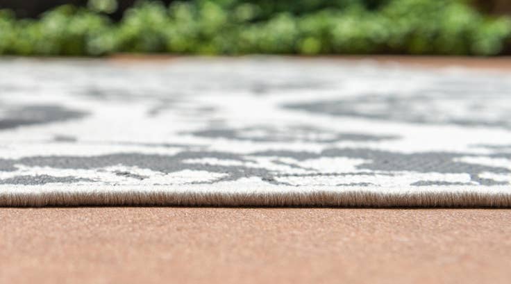 Detail image of 6' x 6' Easy-Clean Botanical Indoor / Outdoor Round Rug