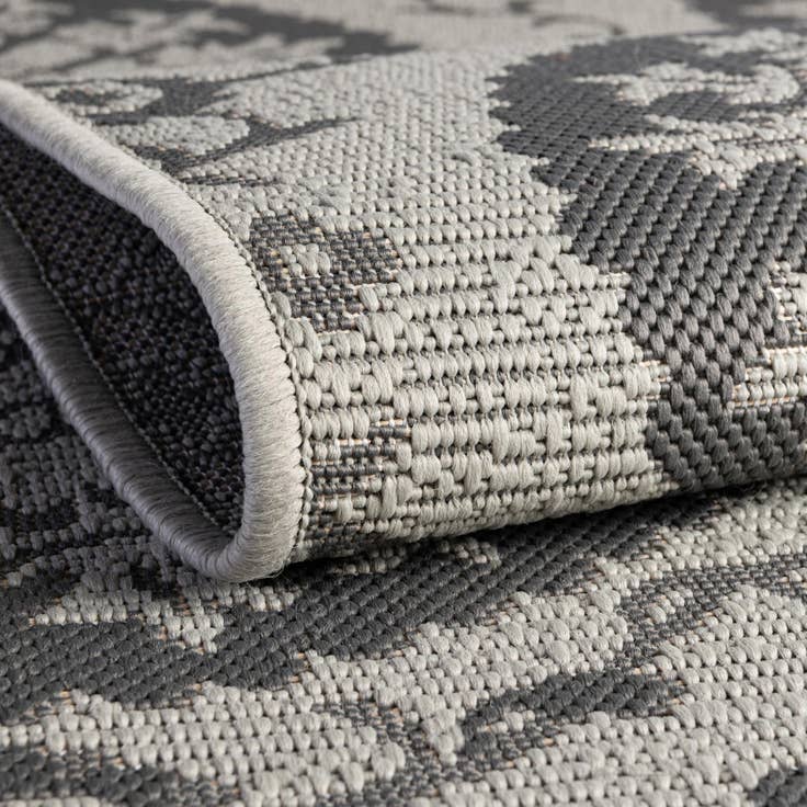 Detail image of 6' x 6' Easy-Clean Botanical Indoor / Outdoor Round Rug