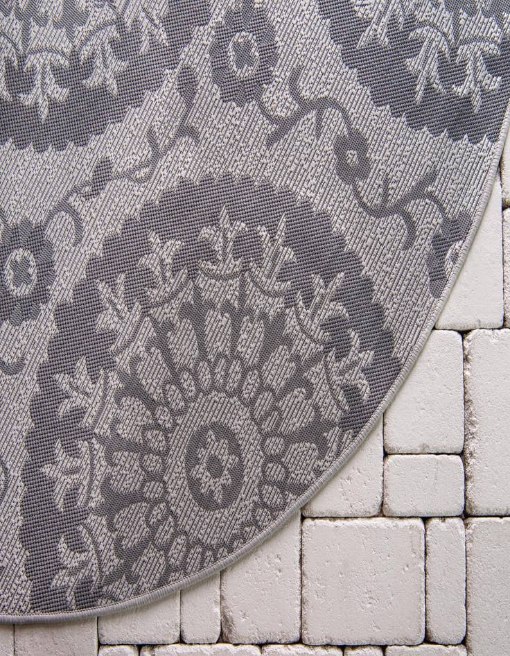 Detail image of 6' x 6' Easy-Clean Botanical Indoor / Outdoor Round Rug