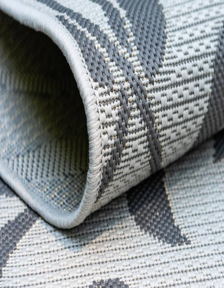 Detail image of 6' x 6'  Washable Botanical Indoor / Outdoor Round Rug