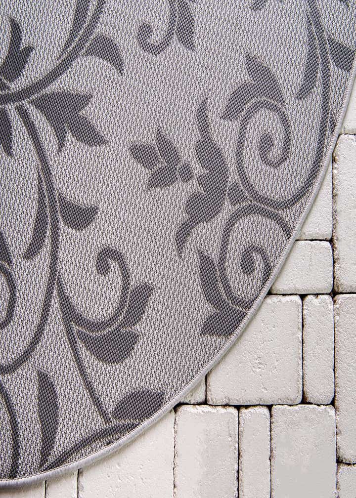 6' x 6' Easy-Clean Botanical Indoor / Outdoor Round Rug