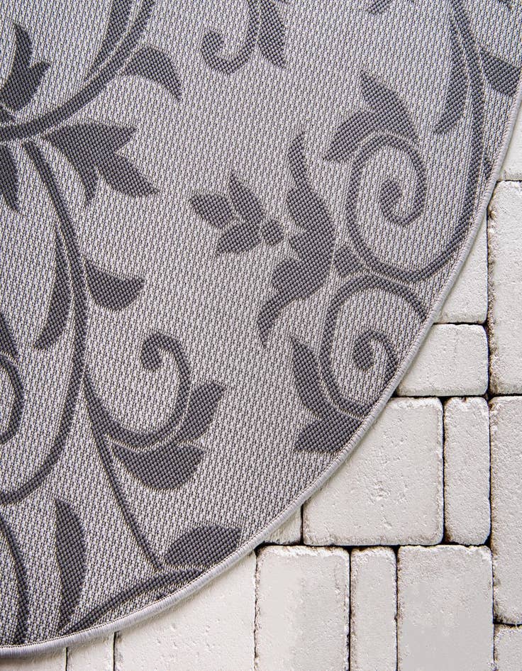 Detail image of 6' x 6'  Washable Botanical Indoor / Outdoor Round Rug