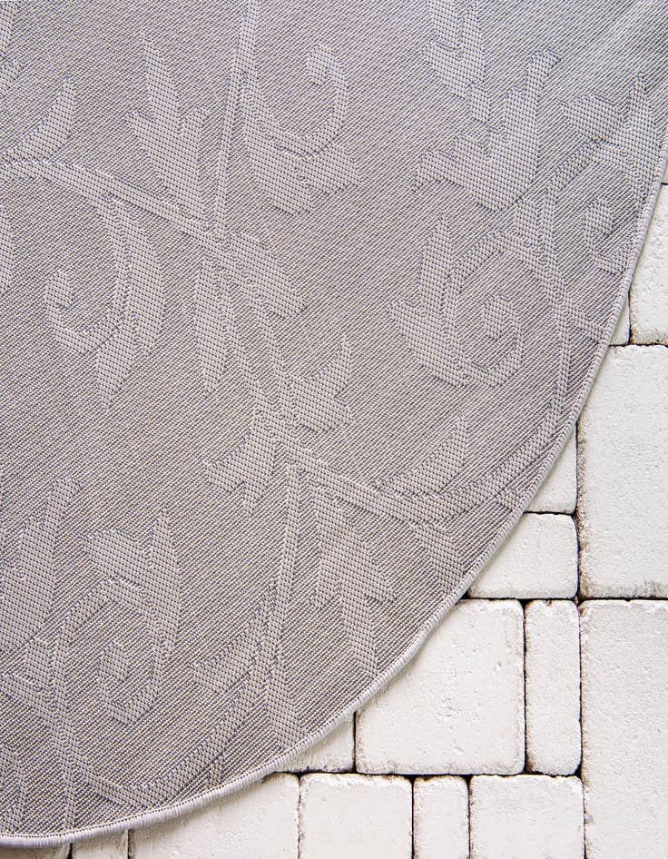 Detail image of 6' x 6'  Washable Botanical Indoor / Outdoor Round Rug