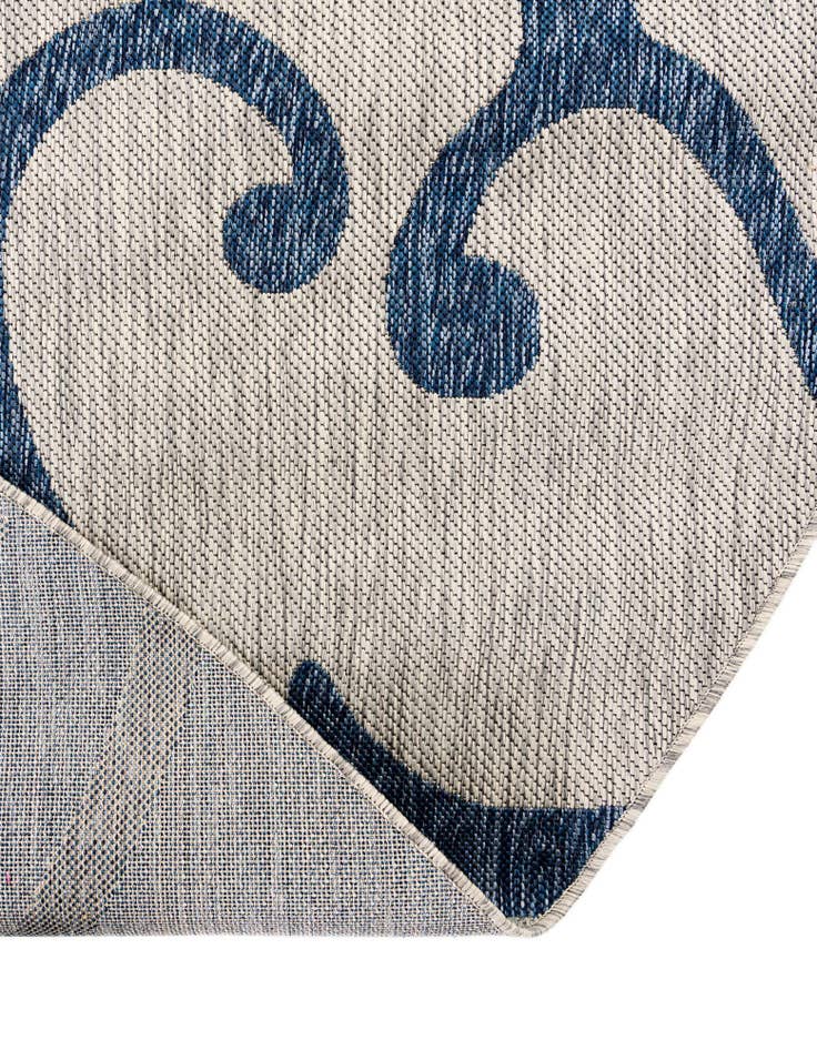 Detail image of 4' x 4'  Washable Botanical Indoor / Outdoor Round Rug