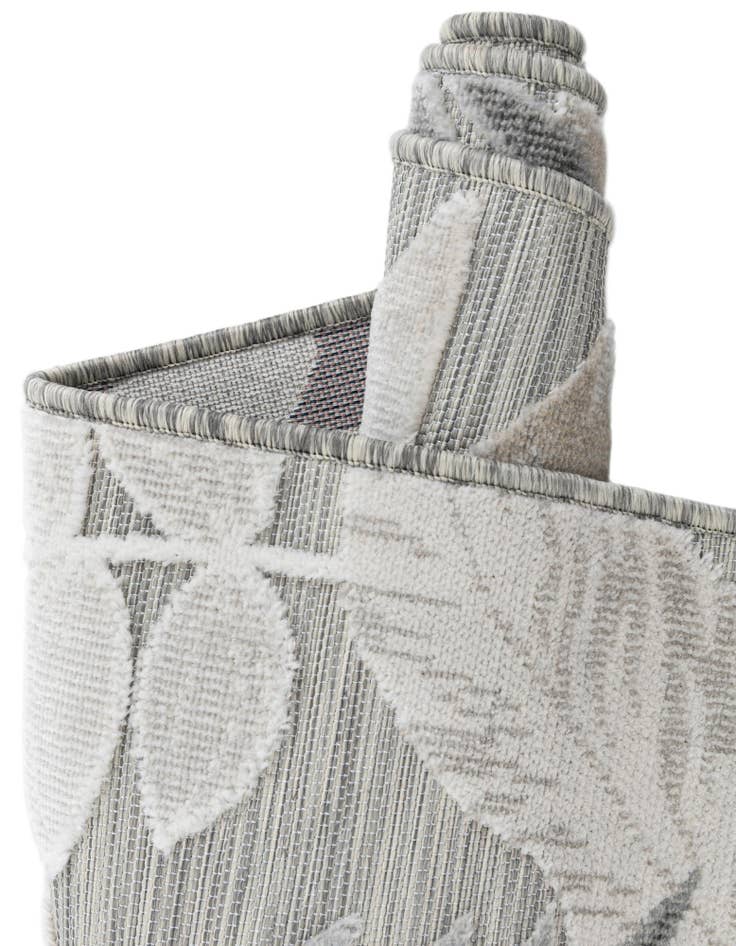 Detail image of 4' 5 x 4' 5 Easy-Clean Botanical Indoor / Outdoor Round Rug
