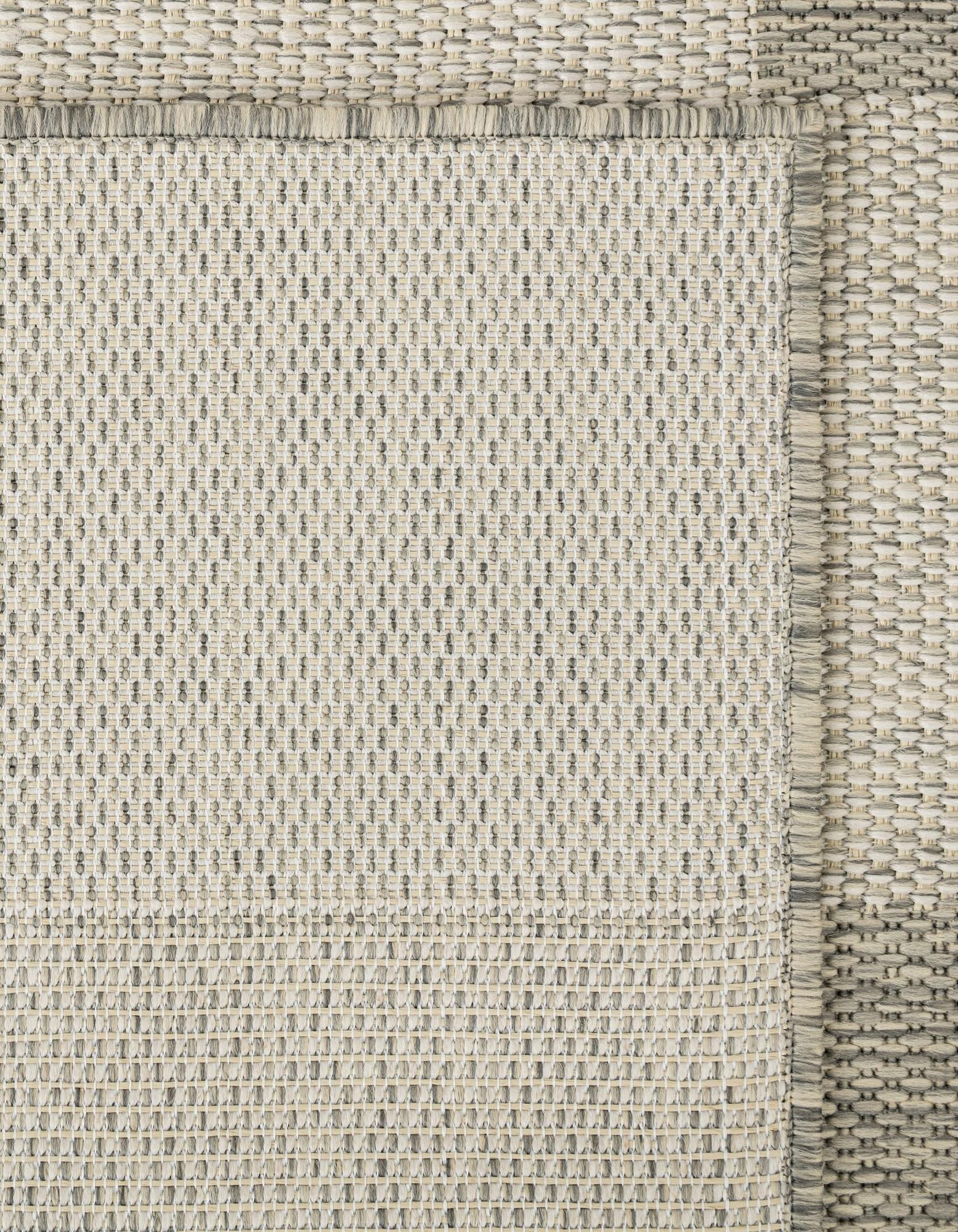 3' x 3' Easy-Clean Checkered Indoor / Outdoor Round Rug