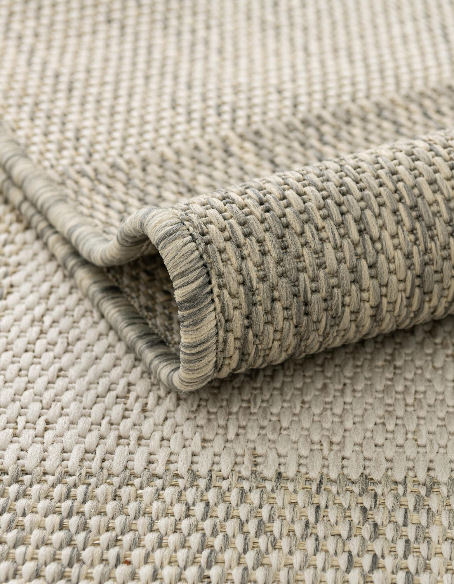 3' x 3' Easy-Clean Checkered Indoor / Outdoor Round Rug