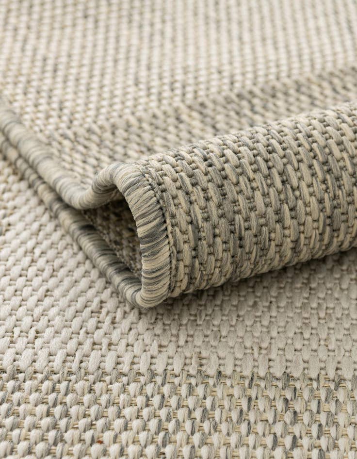 Detail image of 3' x 3' Easy-Clean Checkered Indoor / Outdoor Round Rug