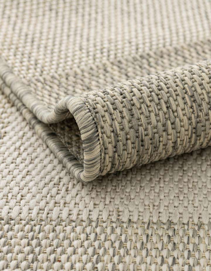3' x 3' Easy-Clean Checkered Indoor / Outdoor Round Rug