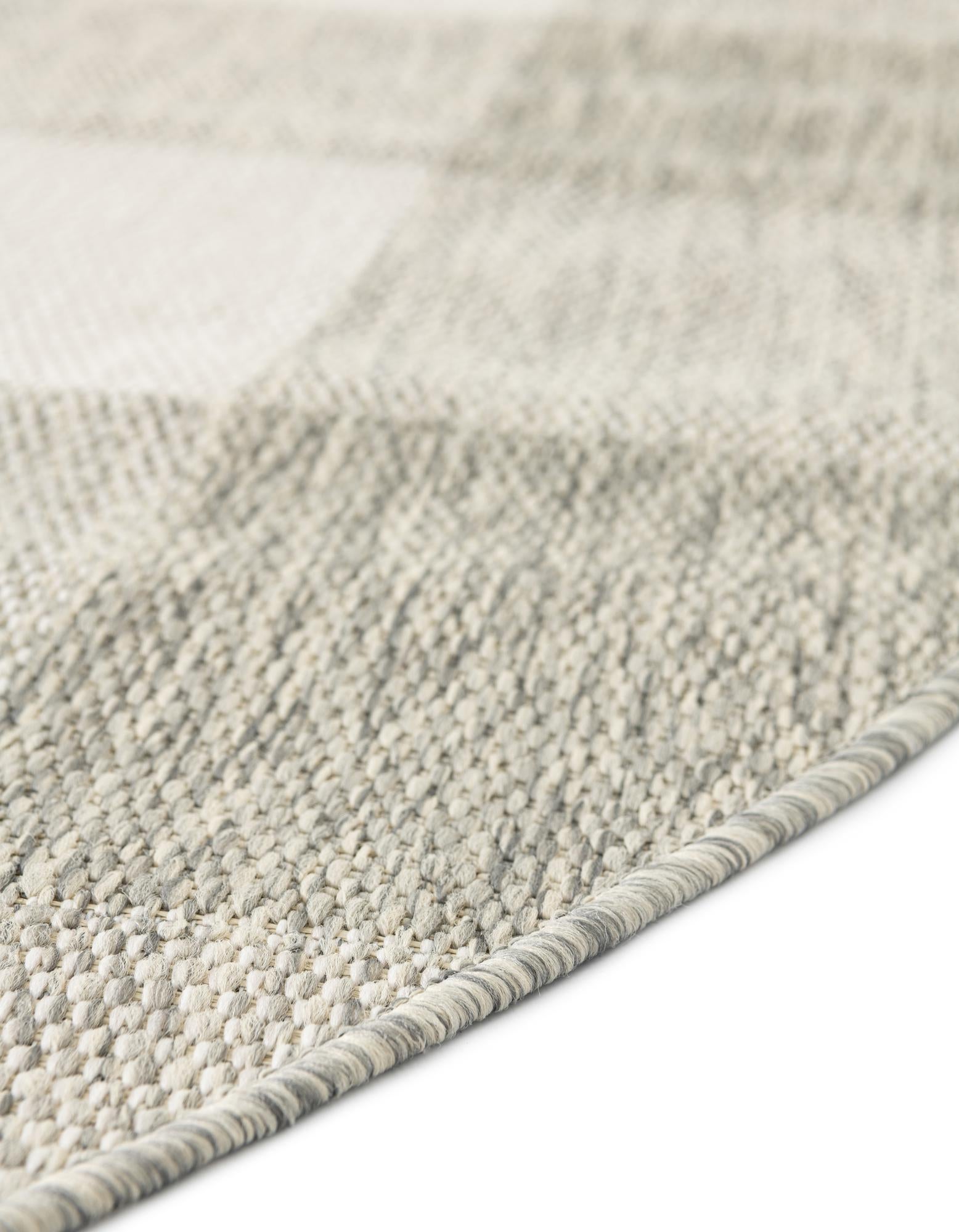 3' x 3' Easy-Clean Checkered Indoor / Outdoor Round Rug