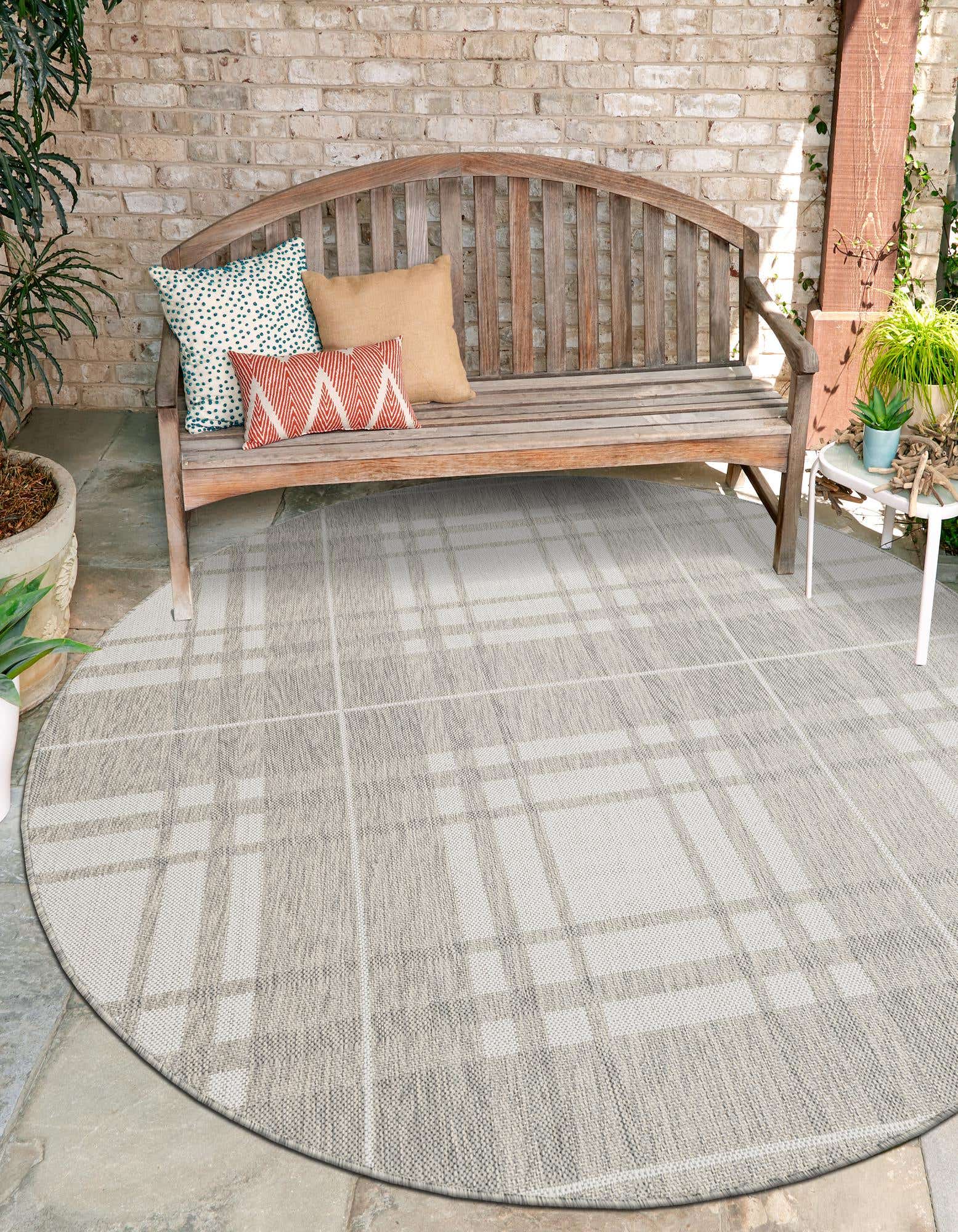 Detail image of 185cm x 185cm Checkered Indoor / Outdoor Round Alfombra