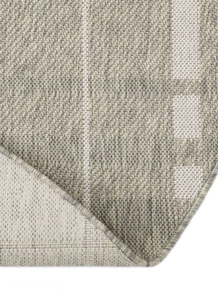 7' 10 x 7' 10 Easy-Clean Checkered Indoor / Outdoor Round Rug