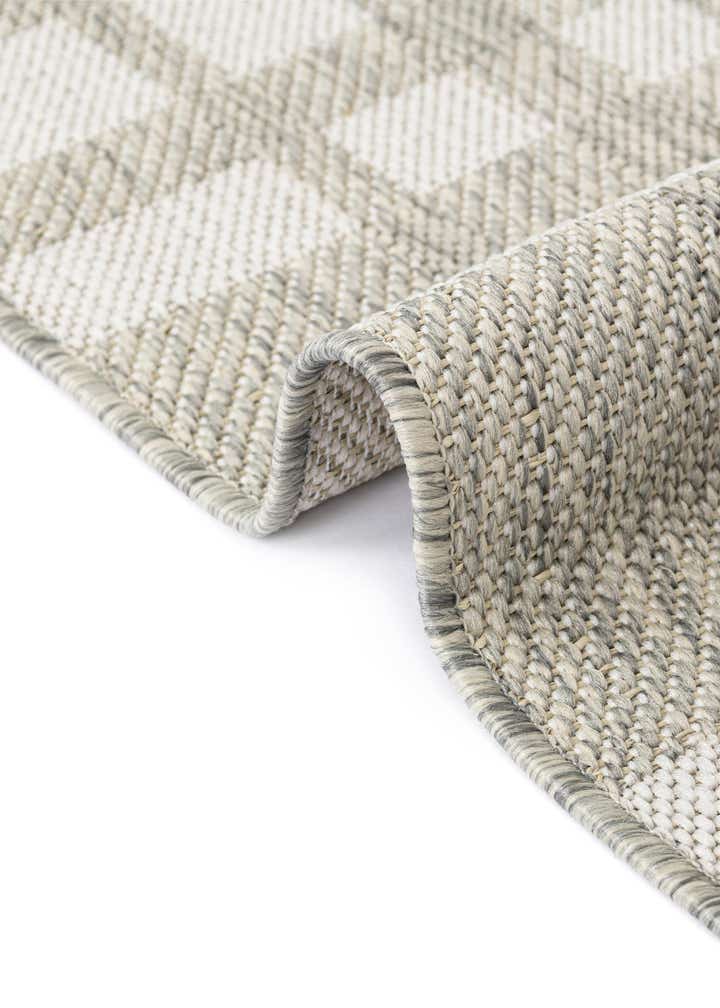7' 10 x 7' 10 Easy-Clean Checkered Indoor / Outdoor Round Rug
