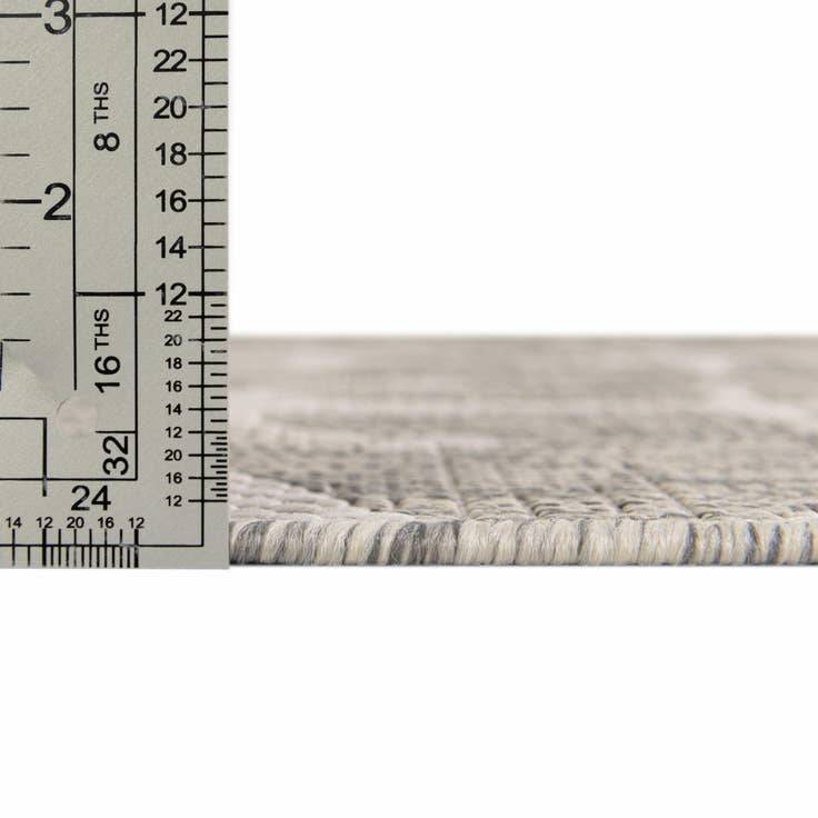 Detail image of 4' x 4' Easy-Clean Coastal Indoor / Outdoor Round Rug