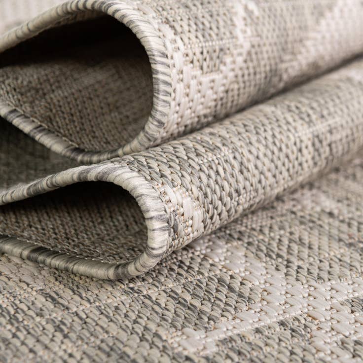 Detail image of 4' x 4' Easy-Clean Coastal Indoor / Outdoor Round Rug