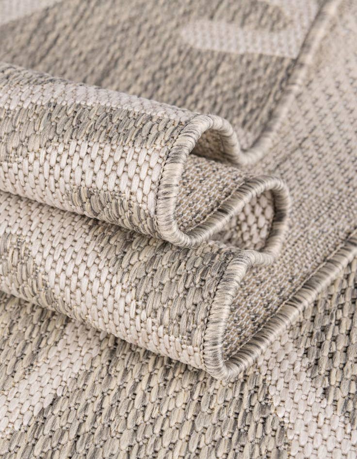 Detail image of 3' x 3' Easy-Clean Coastal Indoor / Outdoor Round Rug