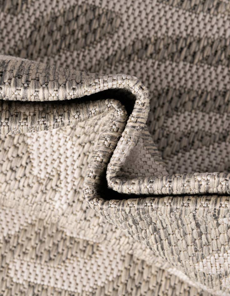 Detail image of 7' 10 x 7' 10 Easy-Clean Coastal Indoor / Outdoor Round Rug
