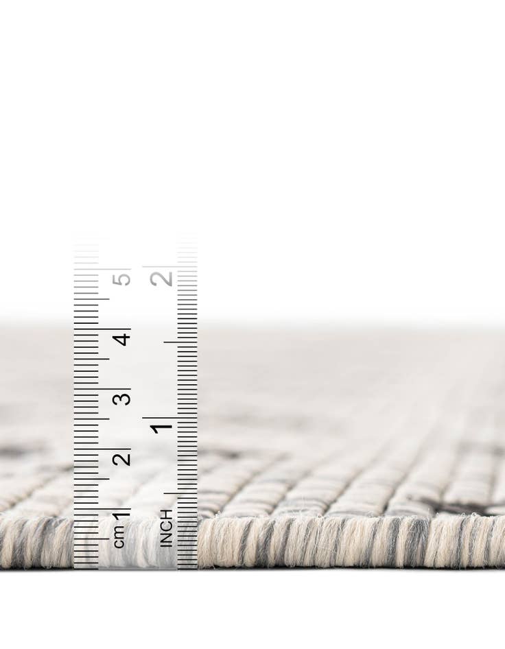 Detail image of 3' x 3' Washable Lattice Indoor / Outdoor Round Rug