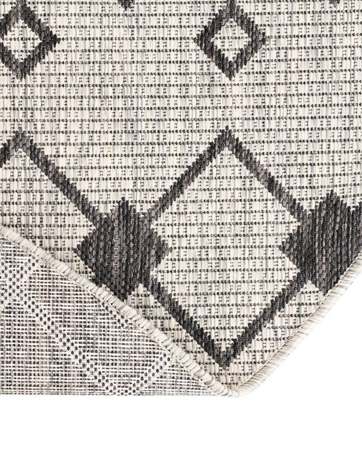 Detail image of 3' x 3' Washable Lattice Indoor / Outdoor Round Rug