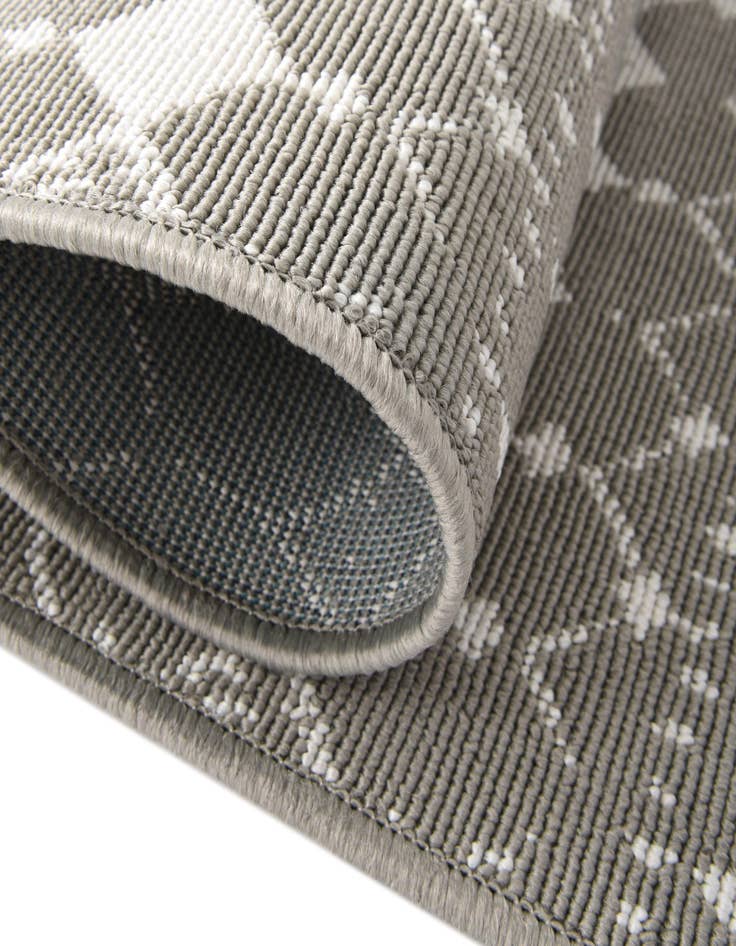 Detail image of 7' x 7' Washable Lattice Indoor / Outdoor Round Rug