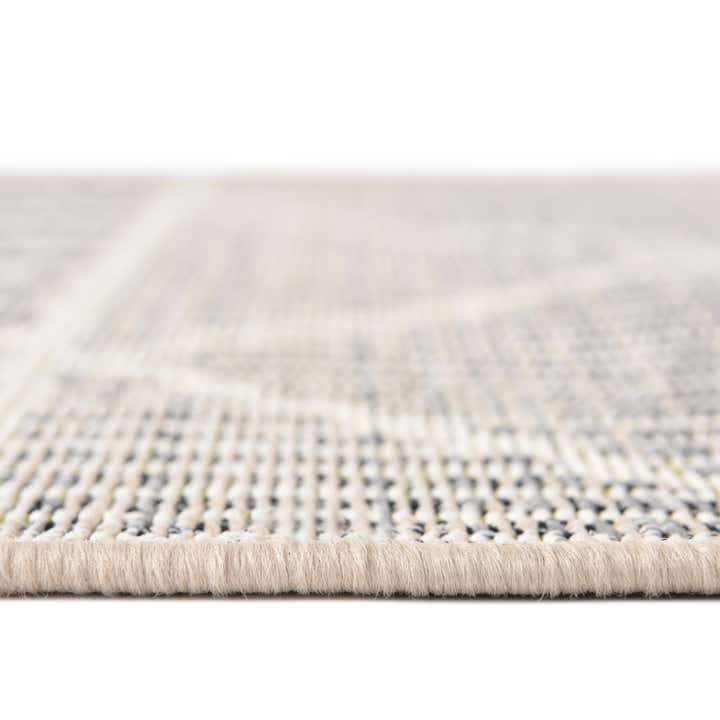 7' 10 x 7' 10 Easy-Clean Lattice Indoor / Outdoor Round Rug