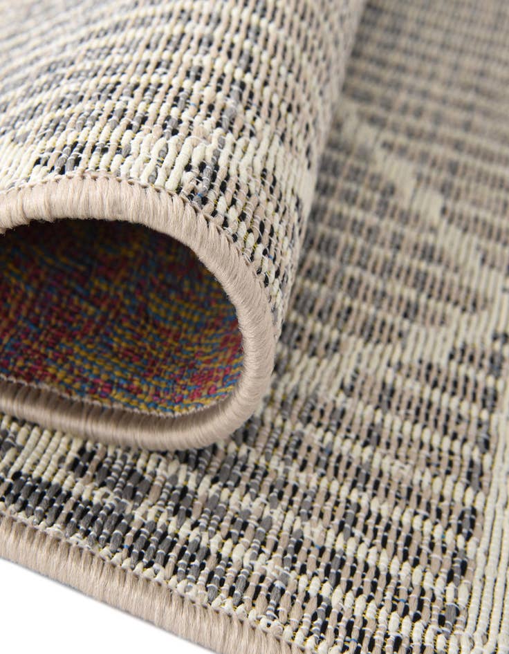 Detail image of 7' 10 x 7' 10 Washable Lattice Indoor / Outdoor Round Rug