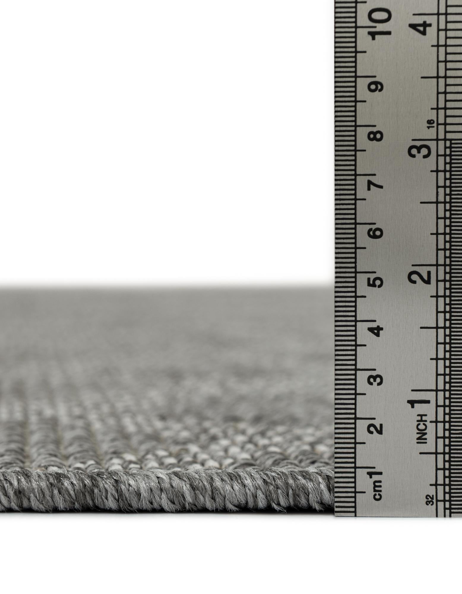 7' 10 x 7' 10 Easy-Clean Lattice Indoor / Outdoor Round Rug