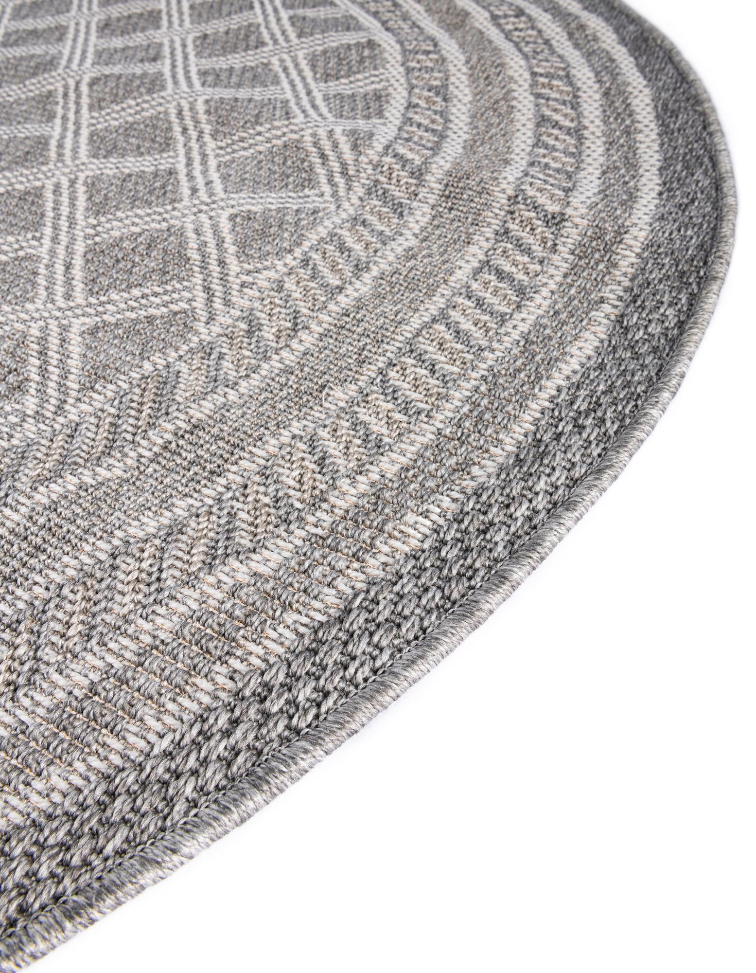 7' 10 x 7' 10 Easy-Clean Lattice Indoor / Outdoor Round Rug