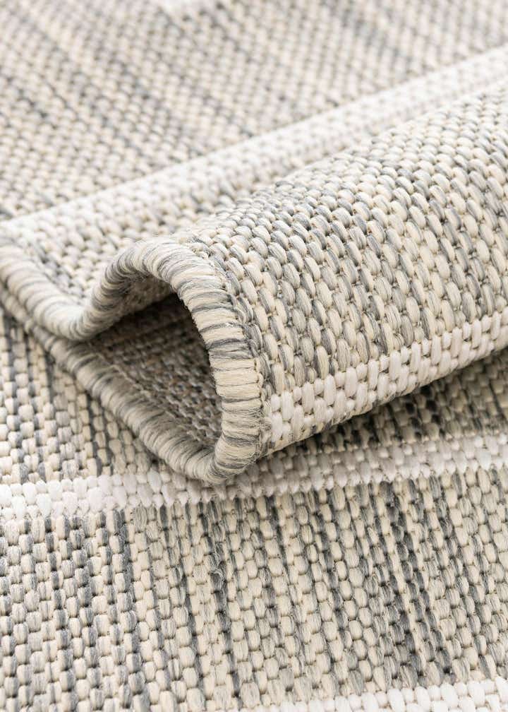 7' 10 x 7' 10 Easy-Clean Modern Indoor / Outdoor Round Rug