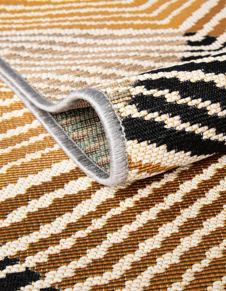 Detail image of 5' x 5' Easy-Clean Modern Indoor / Outdoor Round Rug