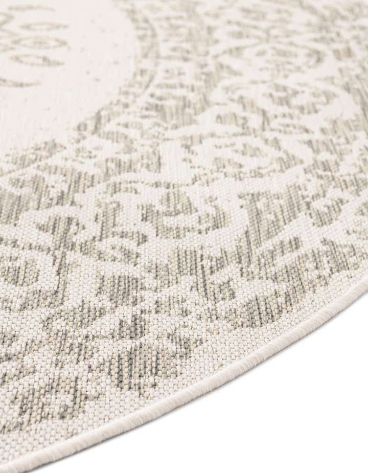 12' x 12' Easy-Clean Traditional Indoor / Outdoor Round Rug