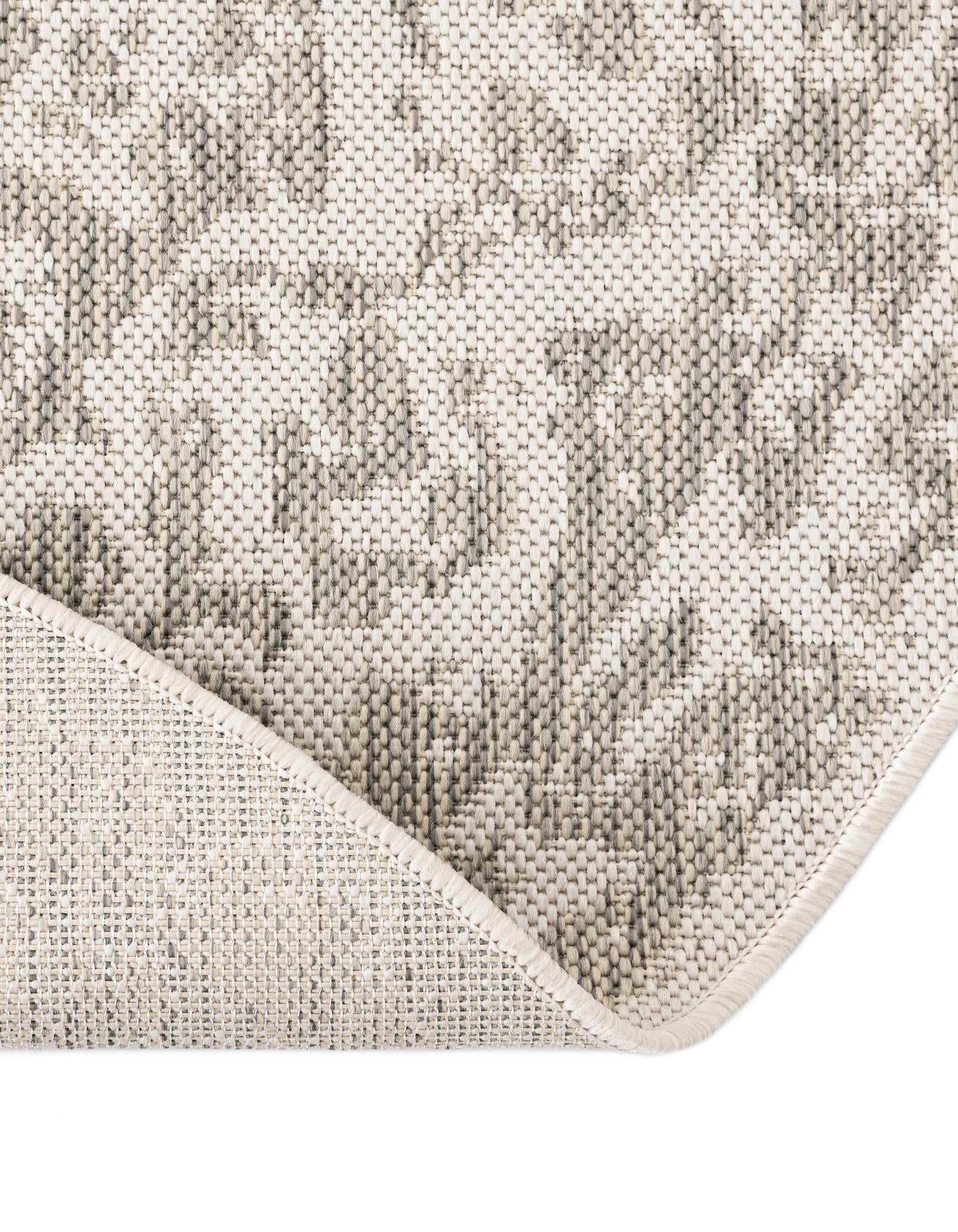 12' x 12' Easy-Clean Traditional Indoor / Outdoor Round Rug